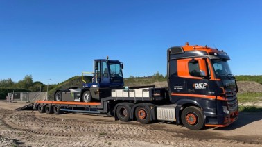 Elektrische terminal trekker houdt A28-project in beweging