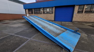 Mobiele laadbrug voor zwaar laden en lossen